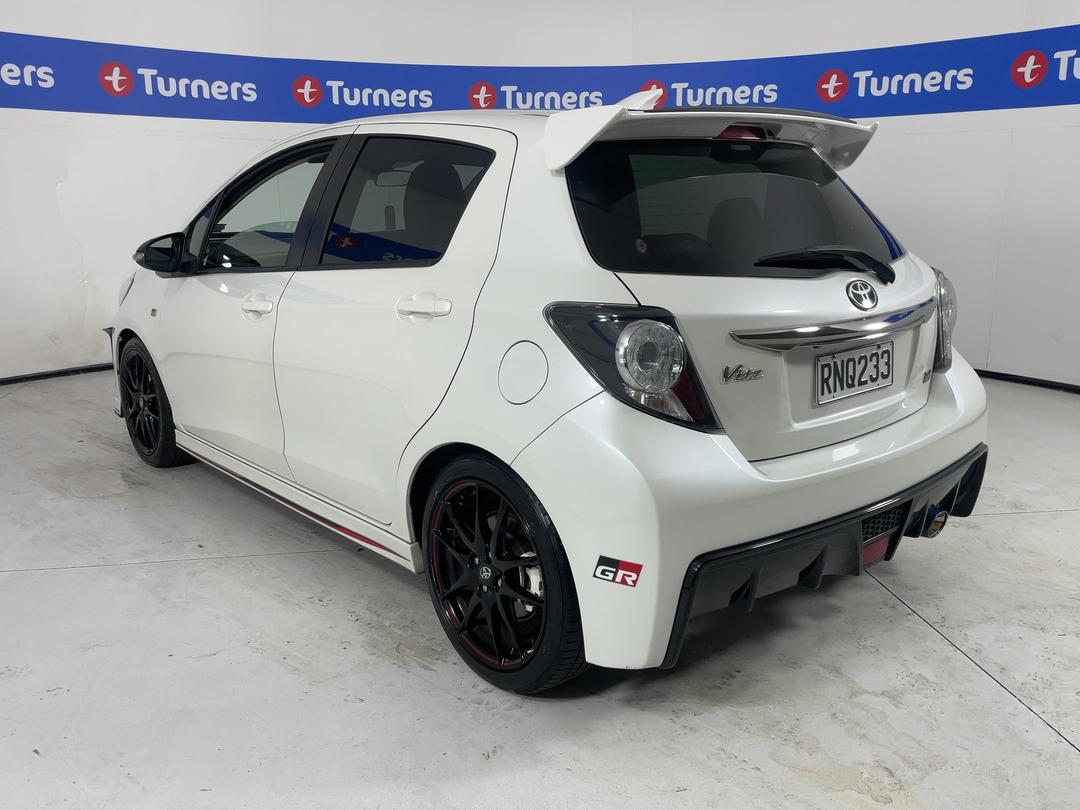 Photo '5' of Toyota Vitz