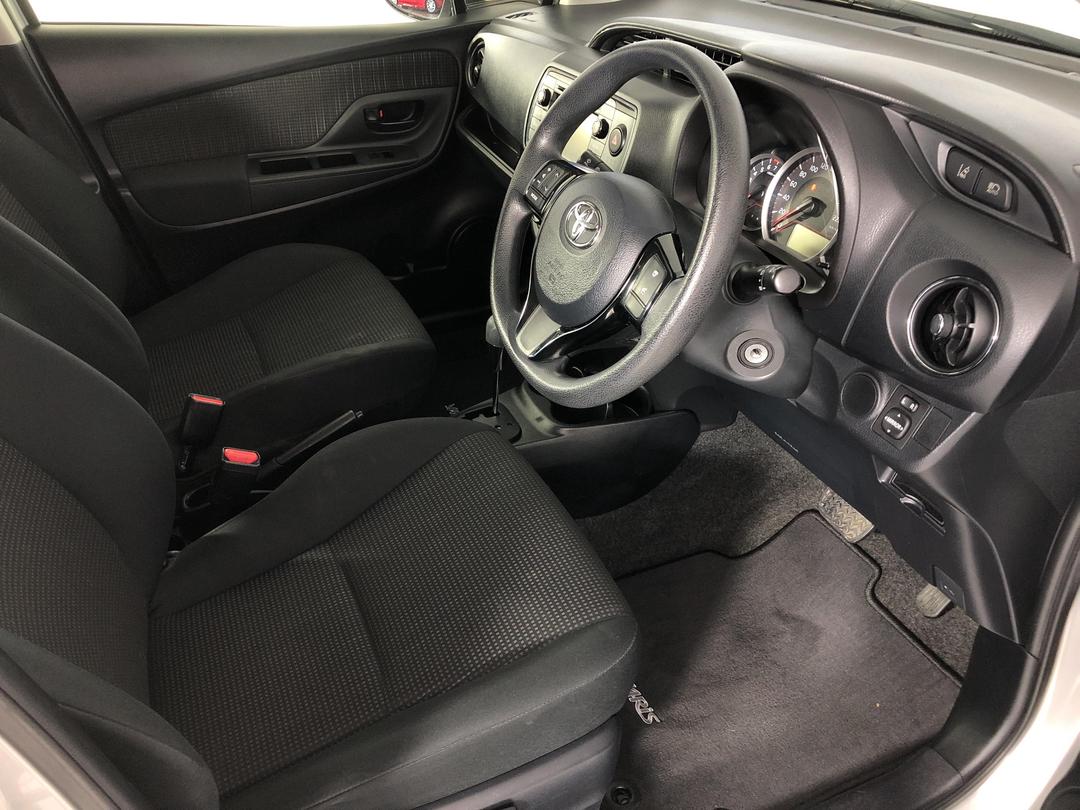 Photo '16' of Toyota Yaris