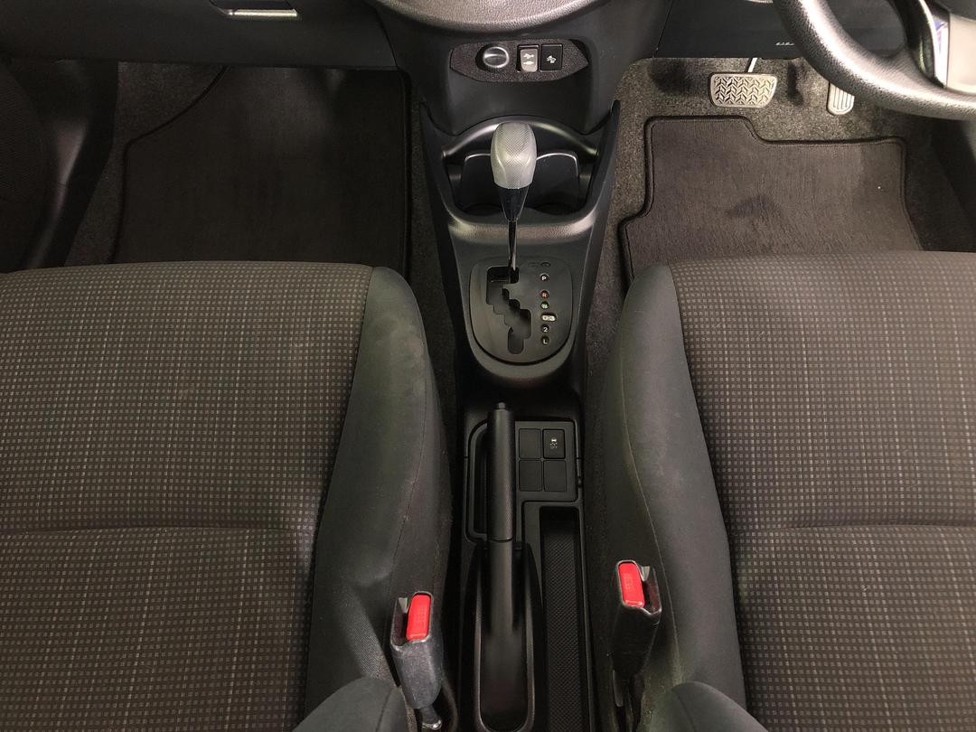 Photo '18' of Toyota Yaris