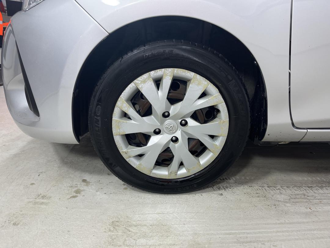 Photo '10' of Toyota Yaris