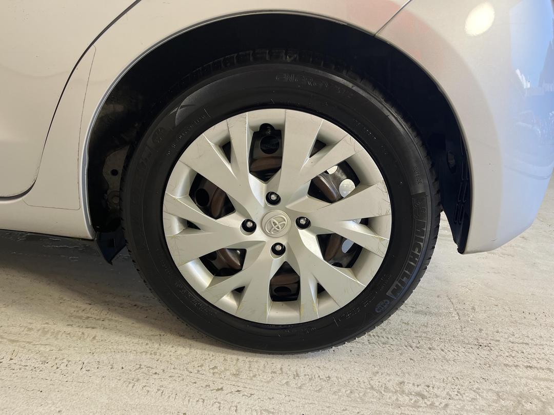 Photo '11' of Toyota Yaris