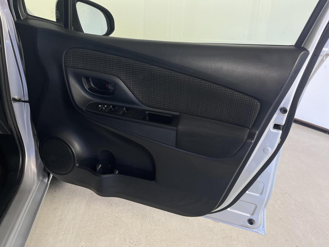 Photo '15' of Toyota Yaris