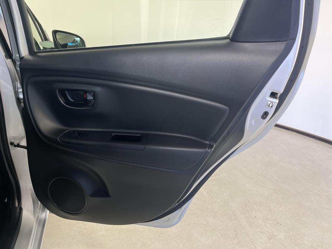 Photo '19' of Toyota Yaris