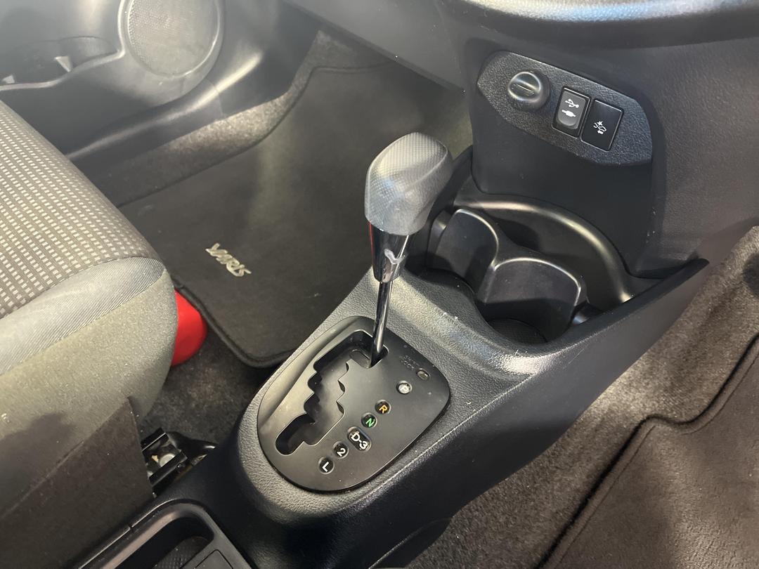 Photo '18' of Toyota Yaris