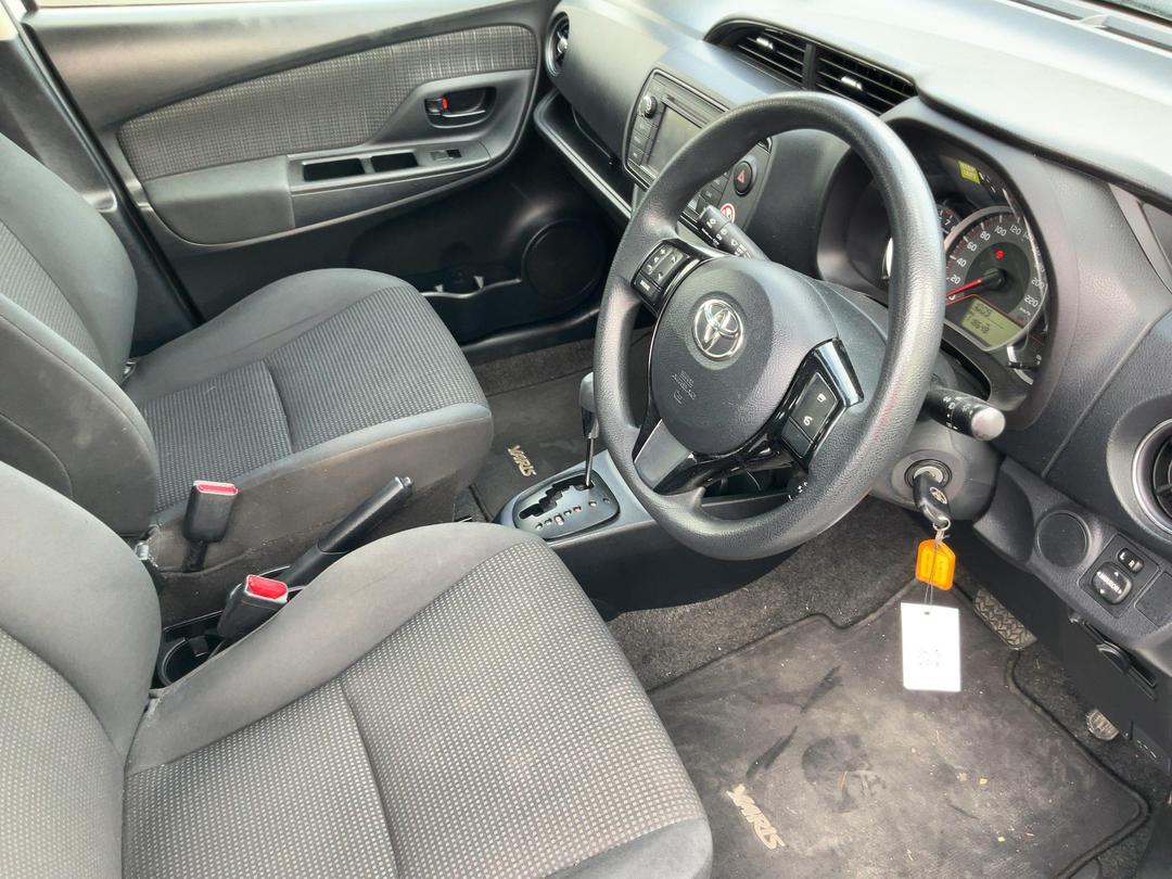 Photo '17' of Toyota Yaris GX