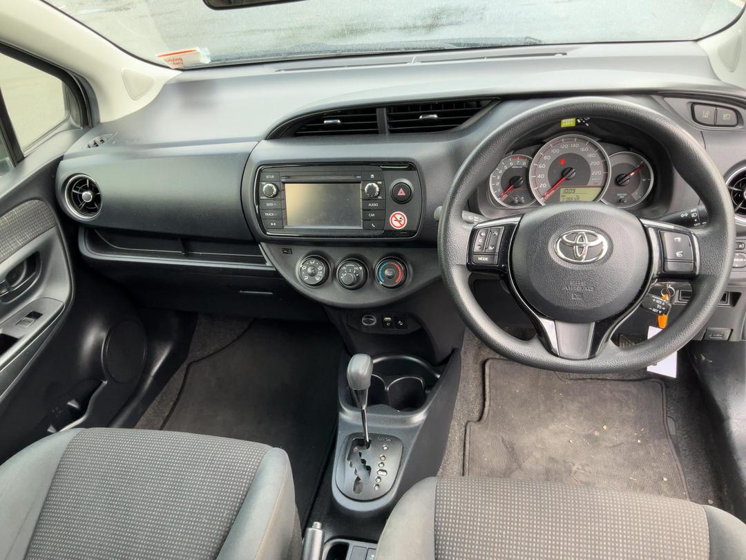Photo '18' of Toyota Yaris GX