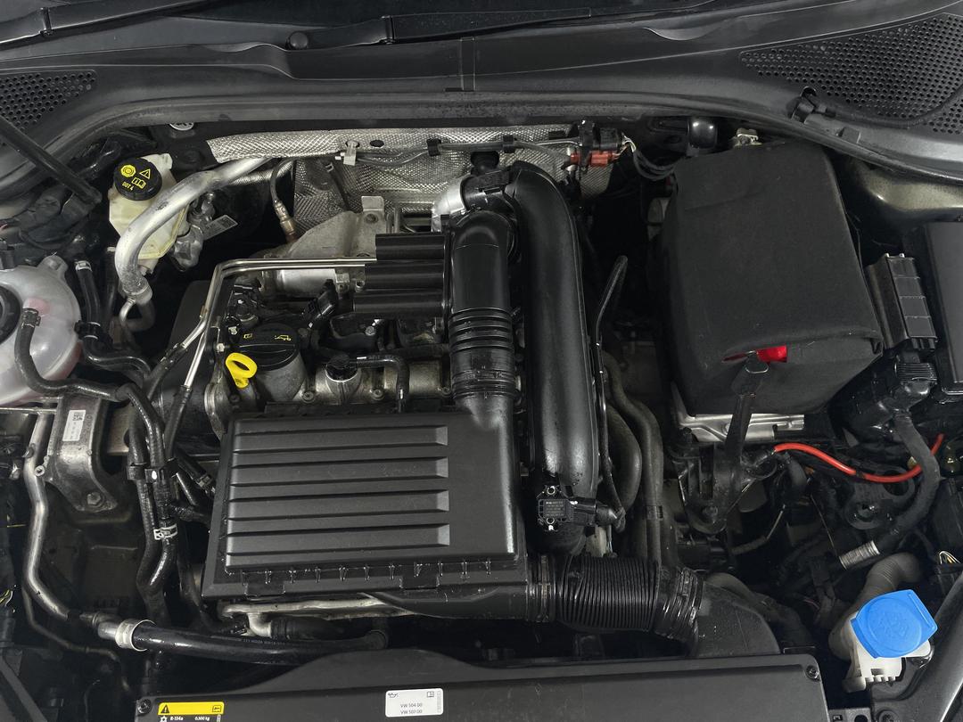 Photo '13' of Volkswagen Golf