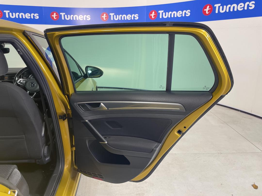 Photo '19' of Volkswagen Golf