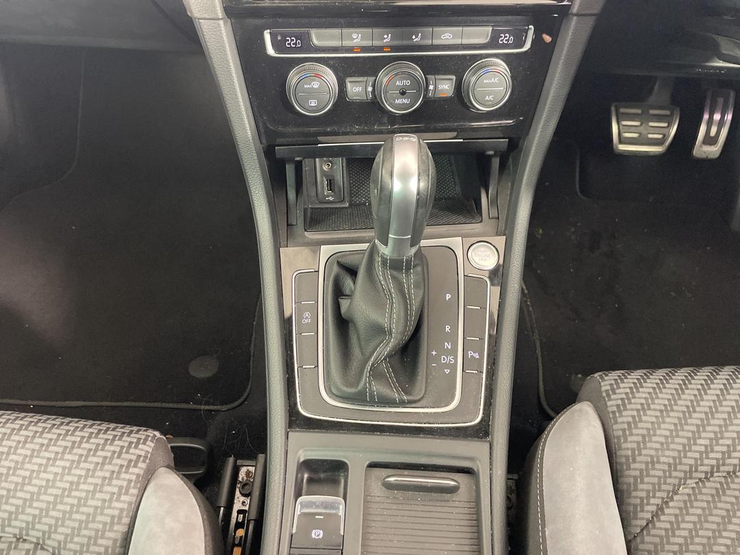 Photo '18' of Volkswagen Golf