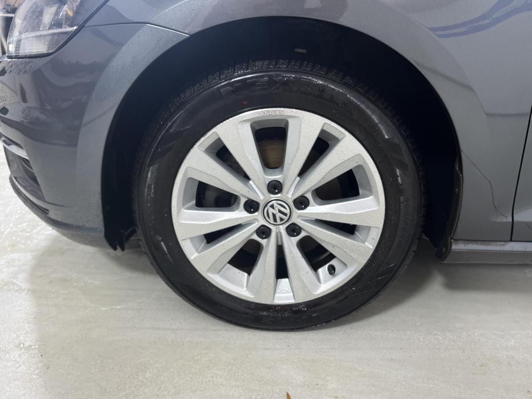 Photo '10' of Volkswagen Golf