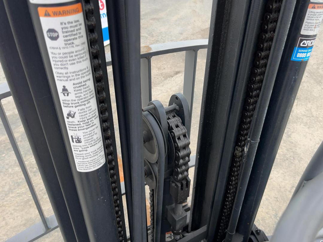 Photo '29' of CROWN SC 4540-40 Forklift