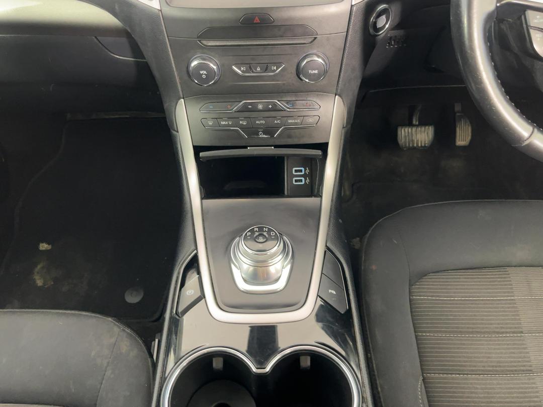 Photo '18' of Ford Endura