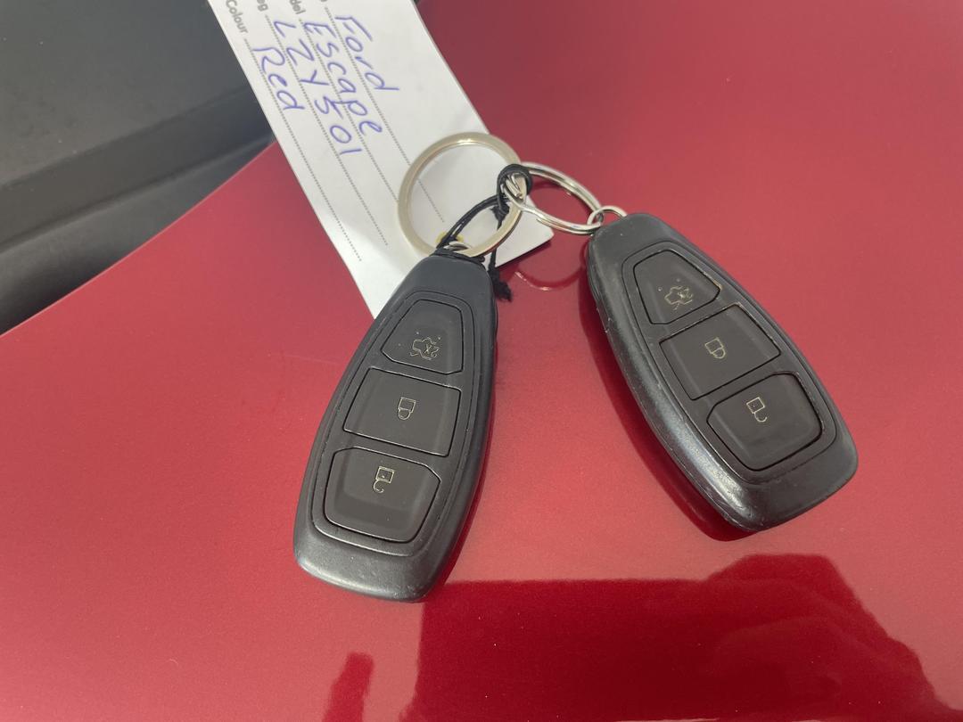 Photo '22' of Ford Escape