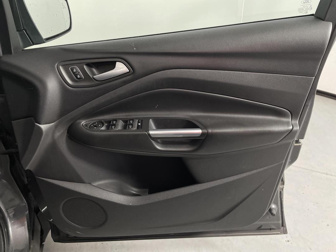 Photo '15' of Ford Escape