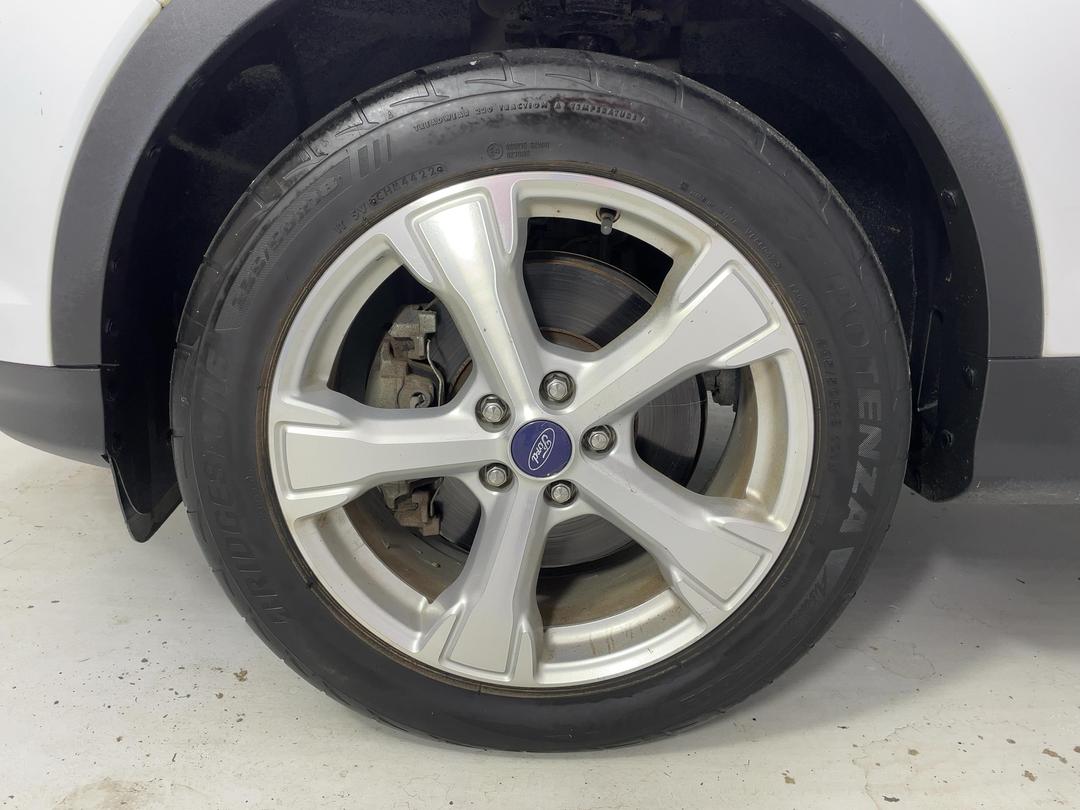 Photo '10' of Ford Escape