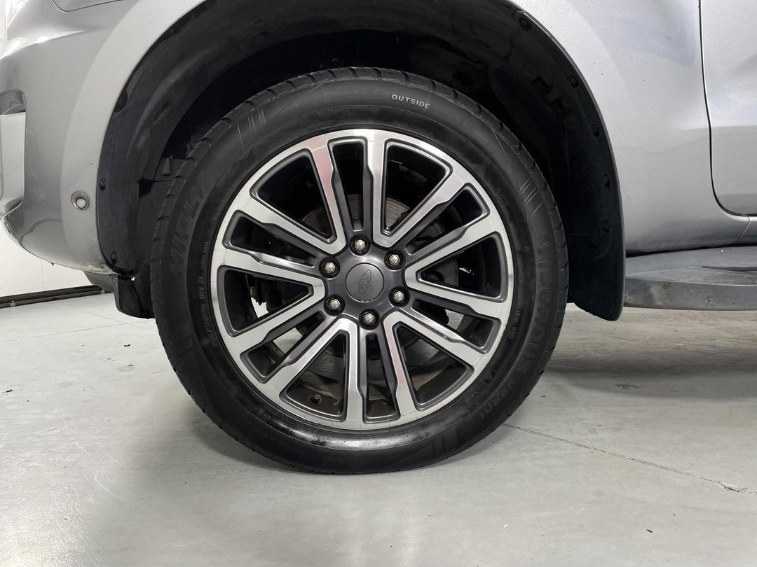 Photo '10' of Ford Everest