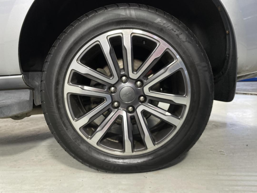 Photo '11' of Ford Everest