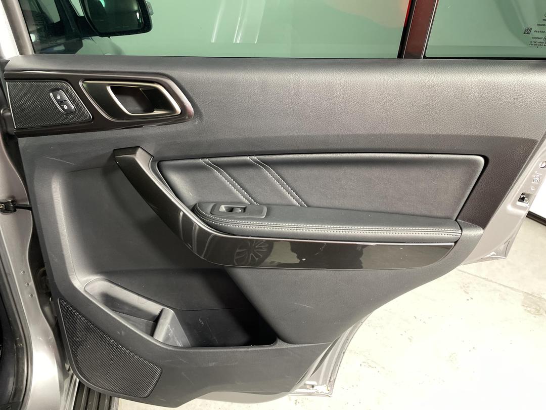 Photo '19' of Ford Everest