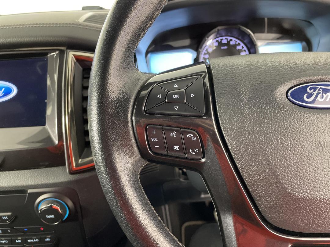 Photo '28' of Ford Everest