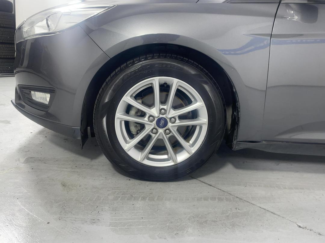 Photo '10' of Ford Focus