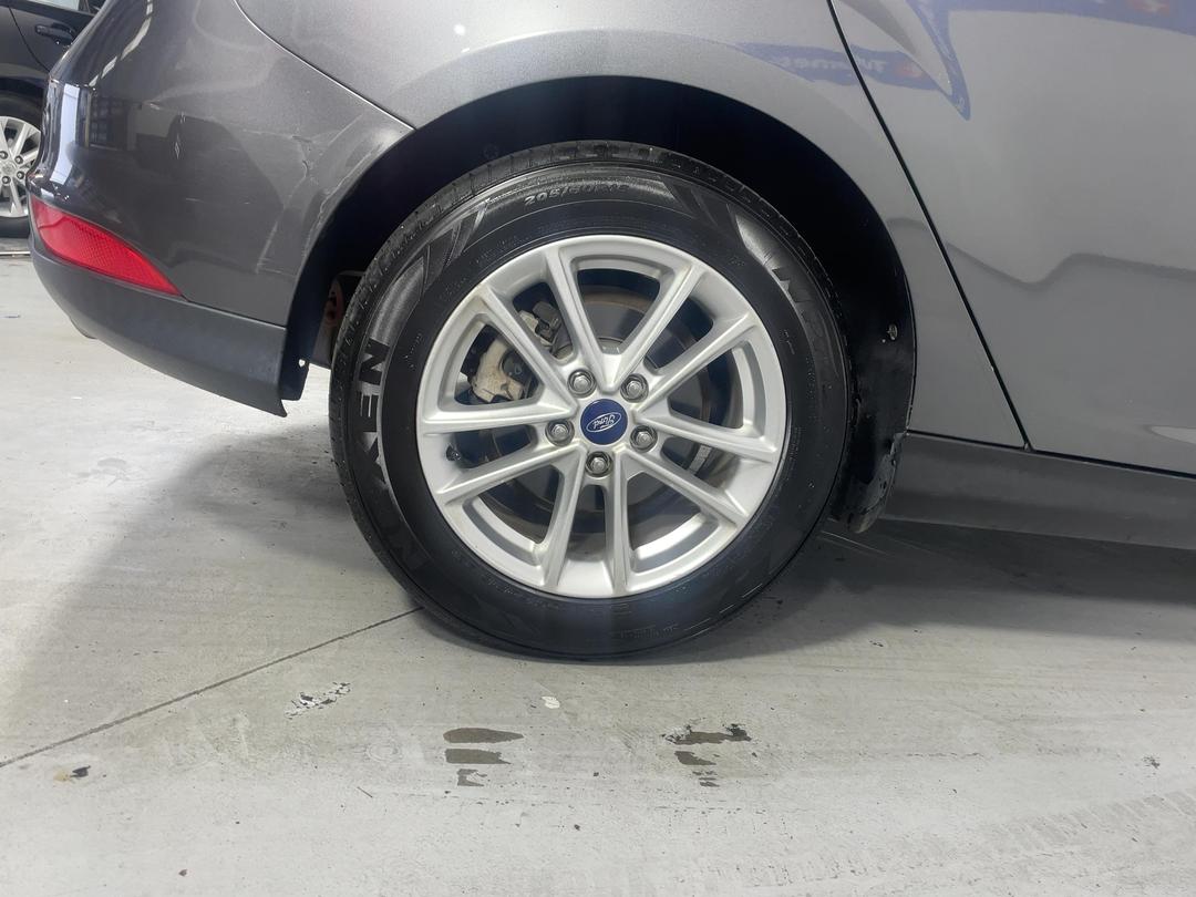 Photo '12' of Ford Focus