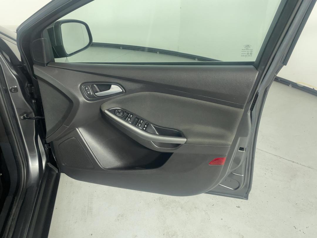 Photo '15' of Ford Focus