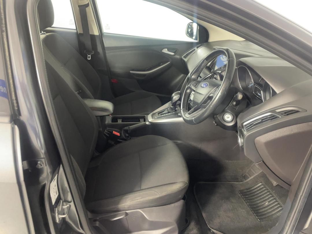 Photo '16' of Ford Focus