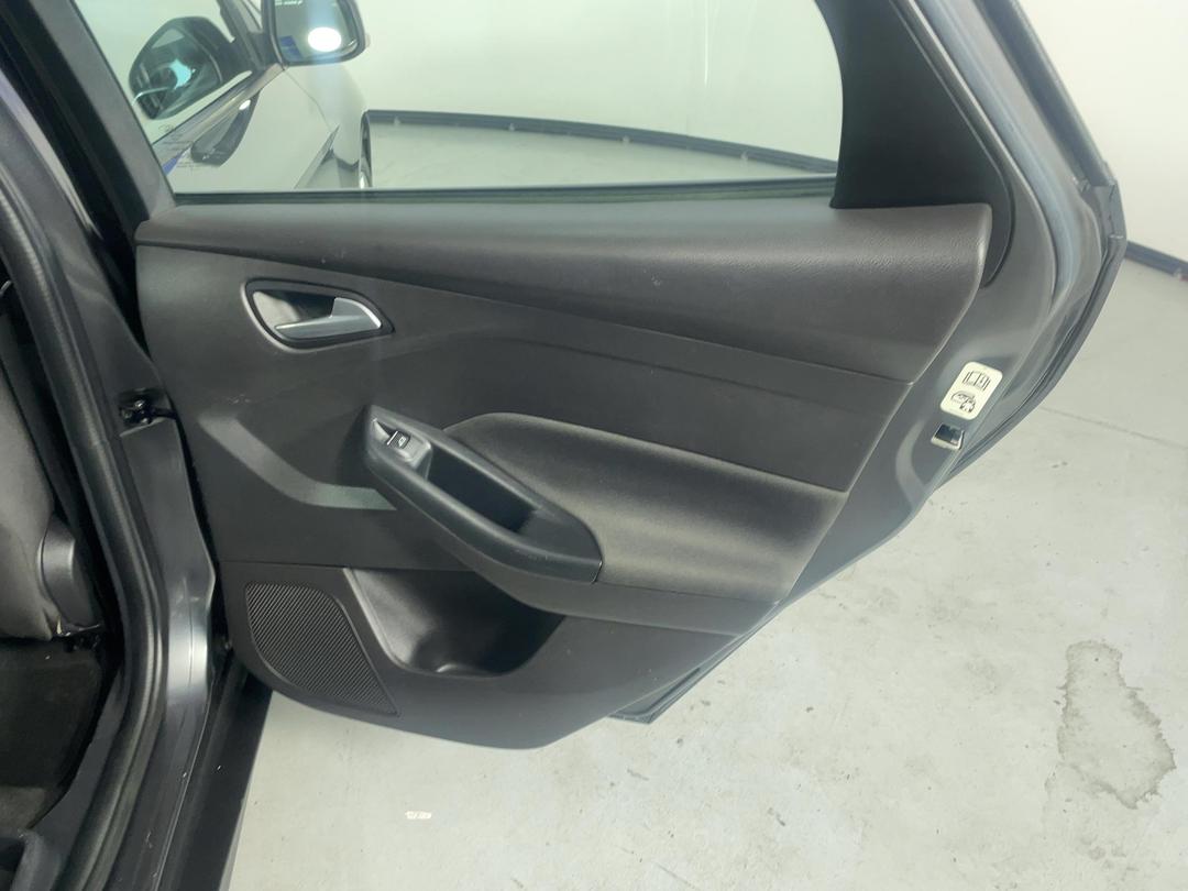 Photo '19' of Ford Focus