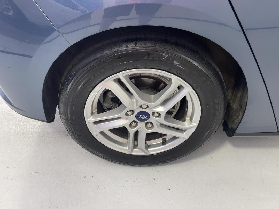 Photo '12' of Ford Focus