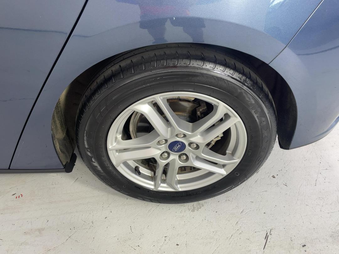 Photo '11' of Ford Focus
