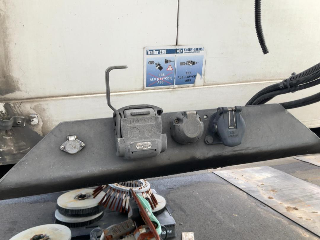 Photo '10' of Fruehauf FBR-B4 Chiller Trailer Semi