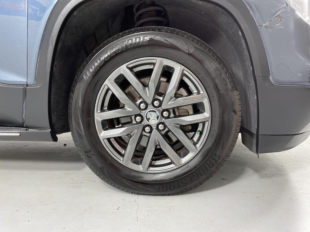 Photo '9' of Holden Acadia