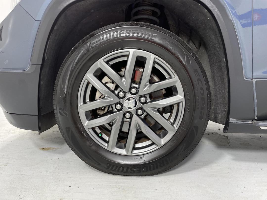 Photo '10' of Holden Acadia