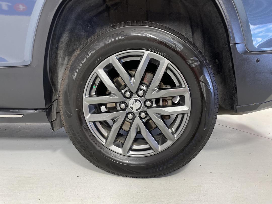 Photo '11' of Holden Acadia