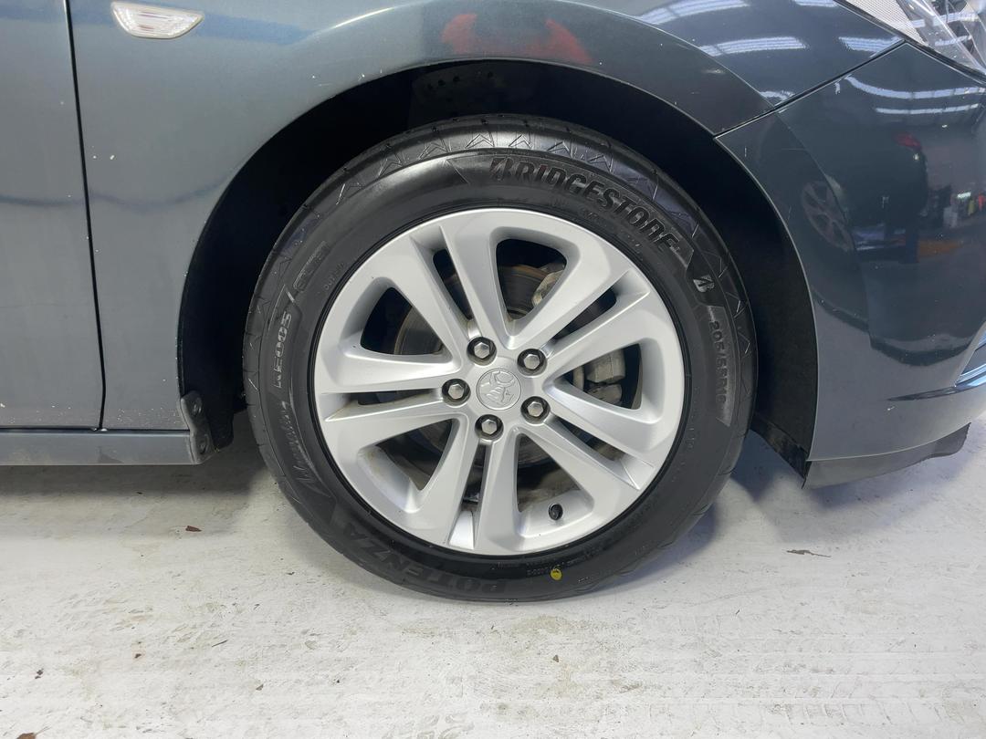 Photo '7' of Holden Astra Sedan LS AT Photo '7' of Holden Astra Sedan LS AT