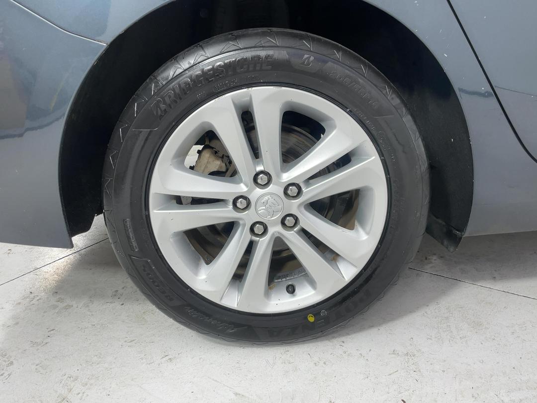 Photo '10' of Holden Astra Sedan LS AT Photo '10' of Holden Astra Sedan LS AT