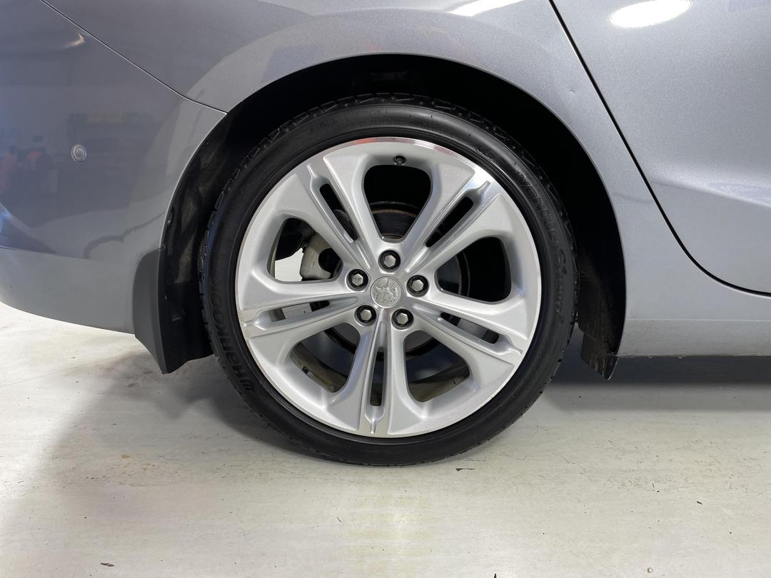 Photo '12' of Holden Astra