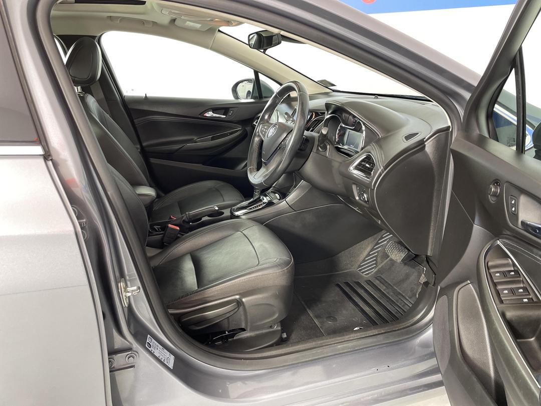 Photo '16' of Holden Astra