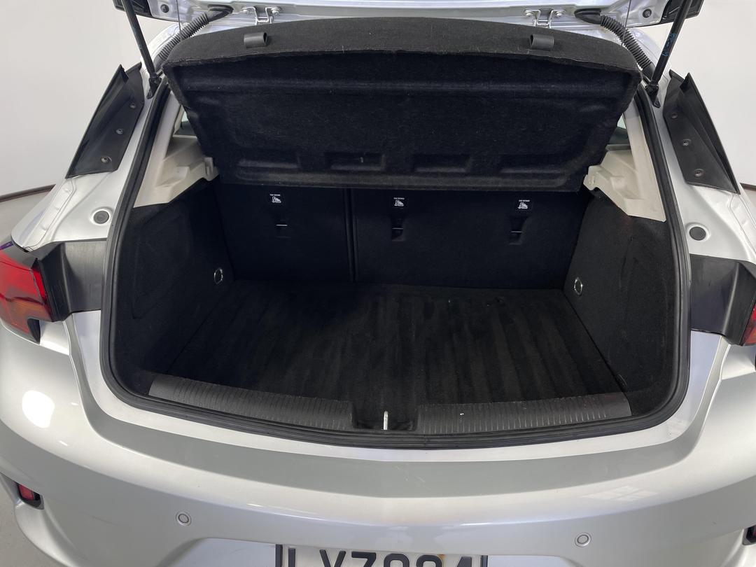 Photo '14' of Holden Astra