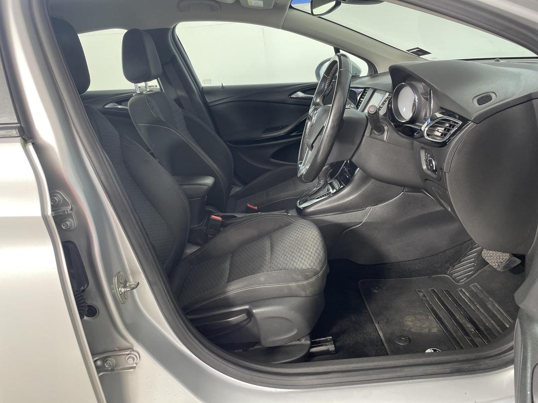 Photo '16' of Holden Astra