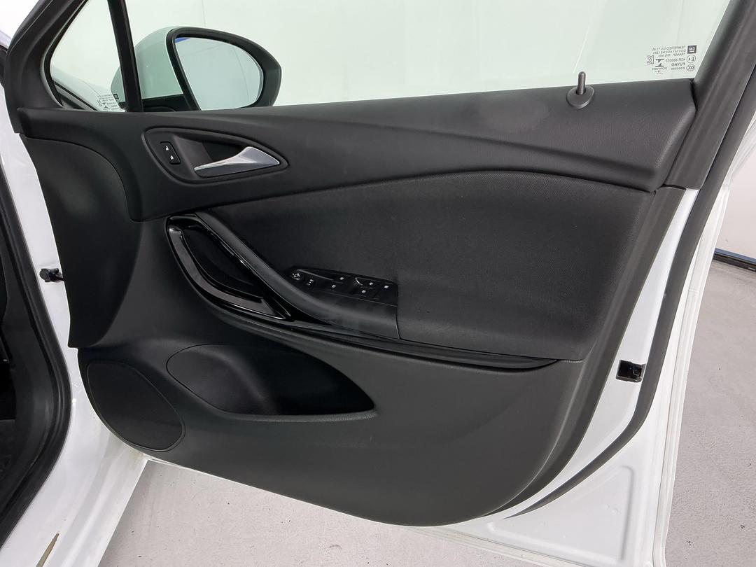 Photo '15' of Holden Astra