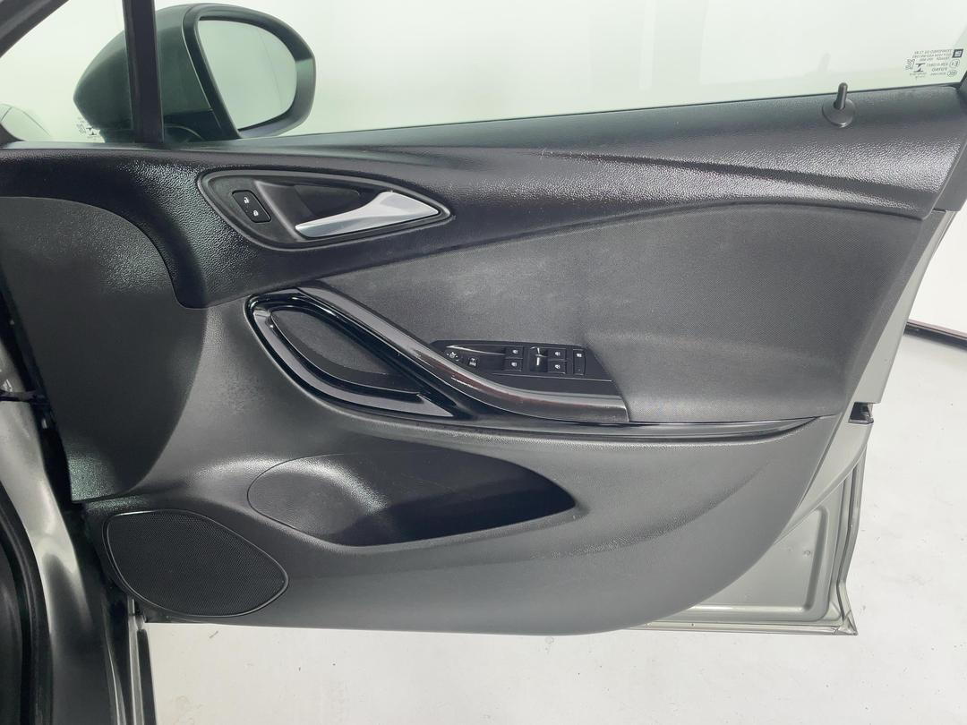 Photo '15' of Holden Astra