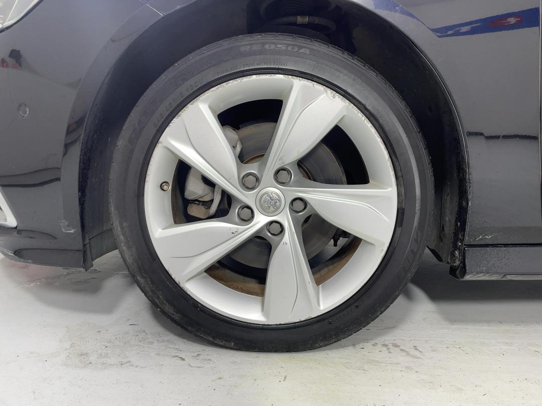 Photo '10' of Holden Commodore