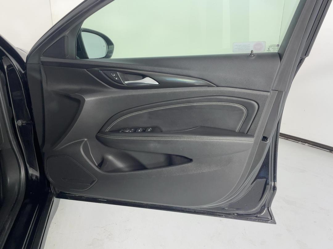 Photo '15' of Holden Commodore