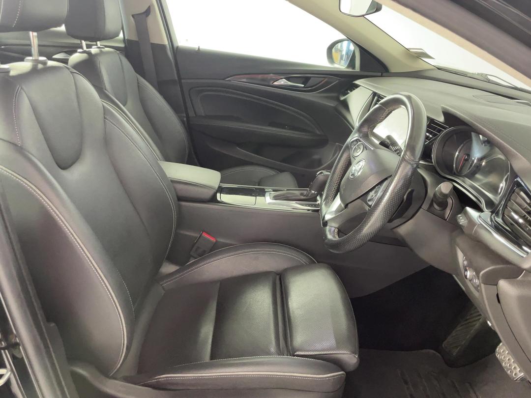 Photo '16' of Holden Commodore