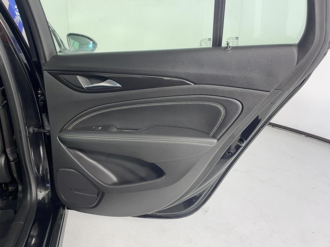 Photo '19' of Holden Commodore