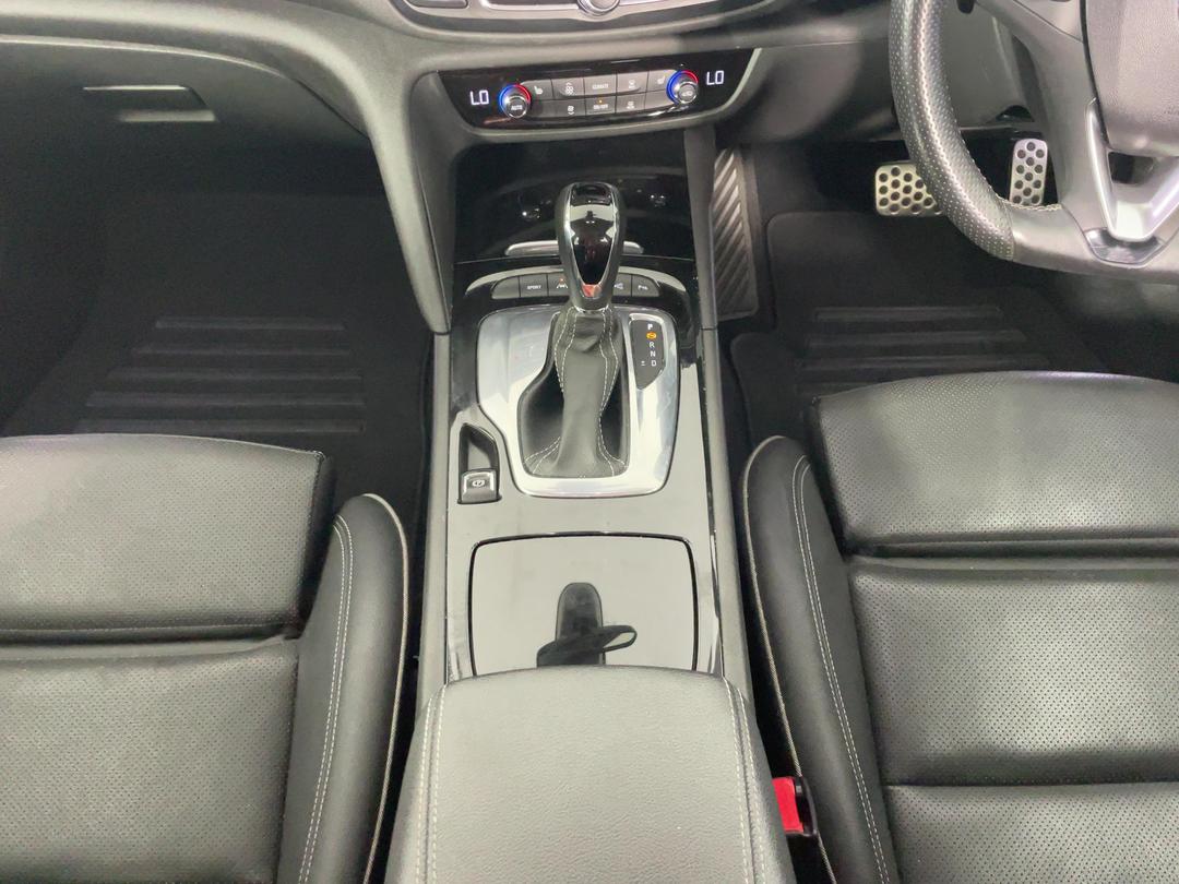 Photo '18' of Holden Commodore