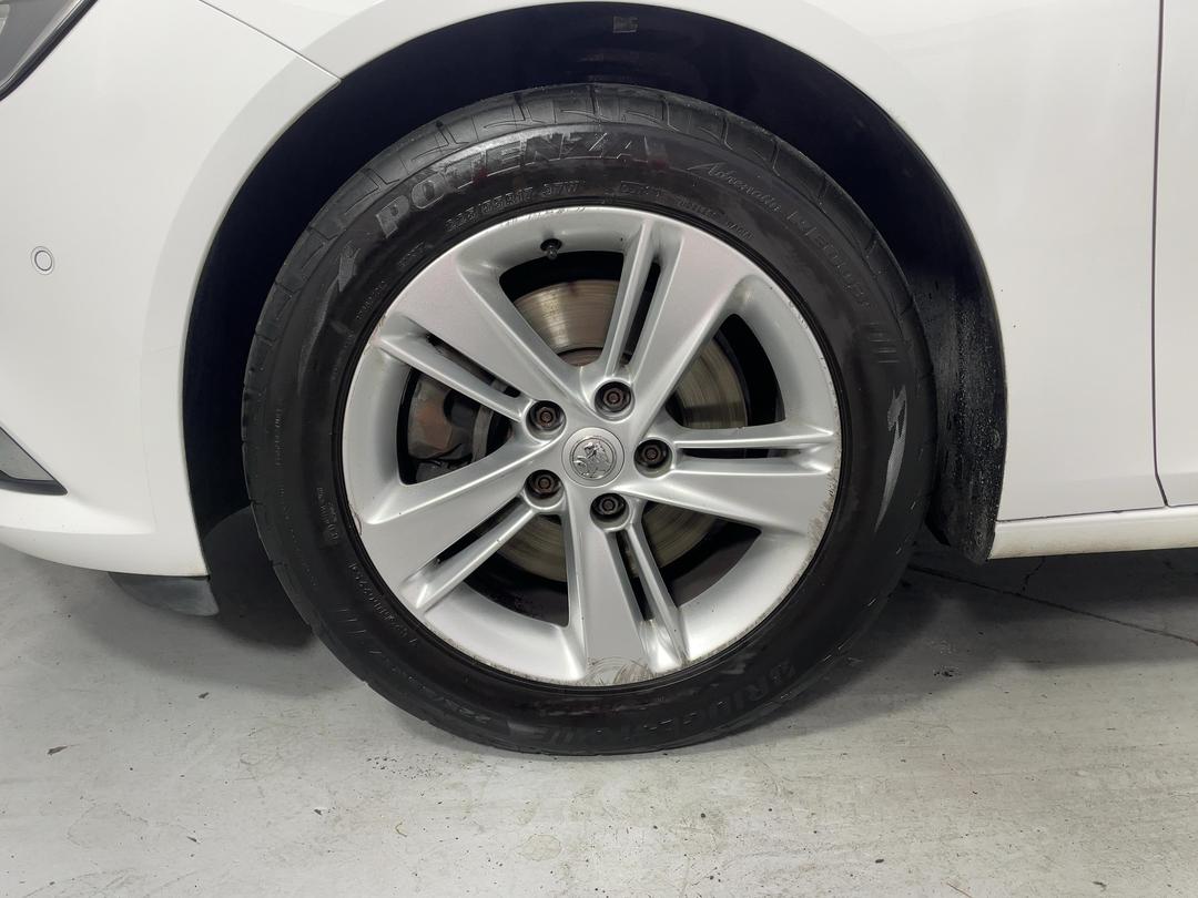 Photo '10' of Holden Commodore
