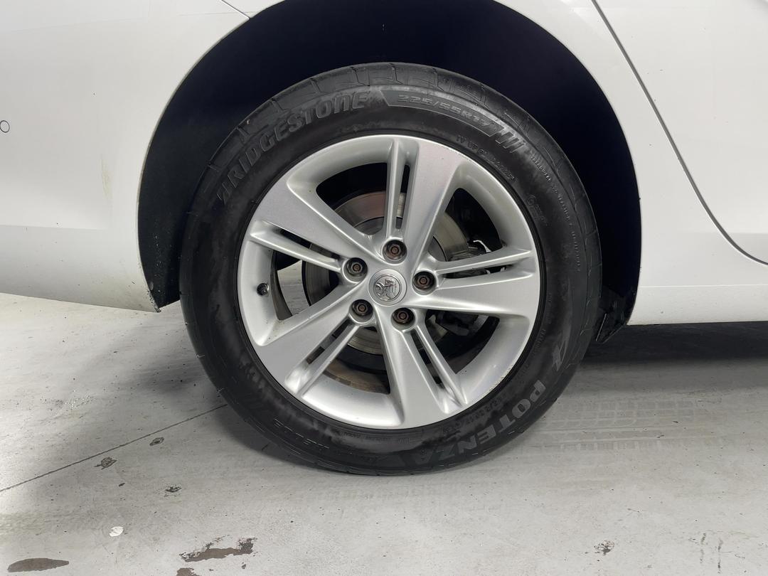 Photo '12' of Holden Commodore