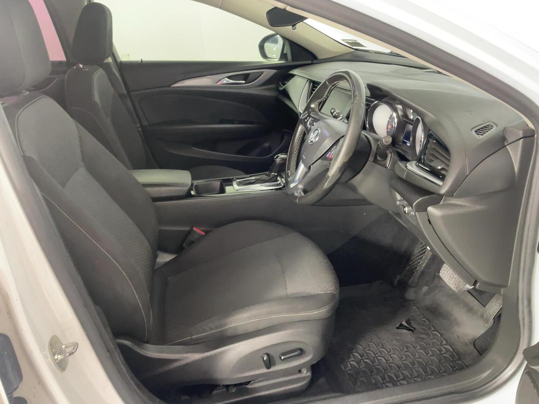 Photo '16' of Holden Commodore